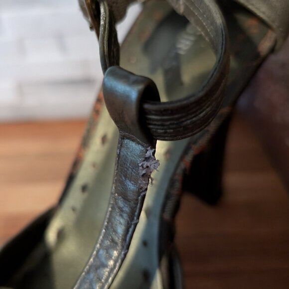 BCBG Girls Retro Metallic Mint Green T-Strap Heels Sz 7.5 - Picture 9 of 11